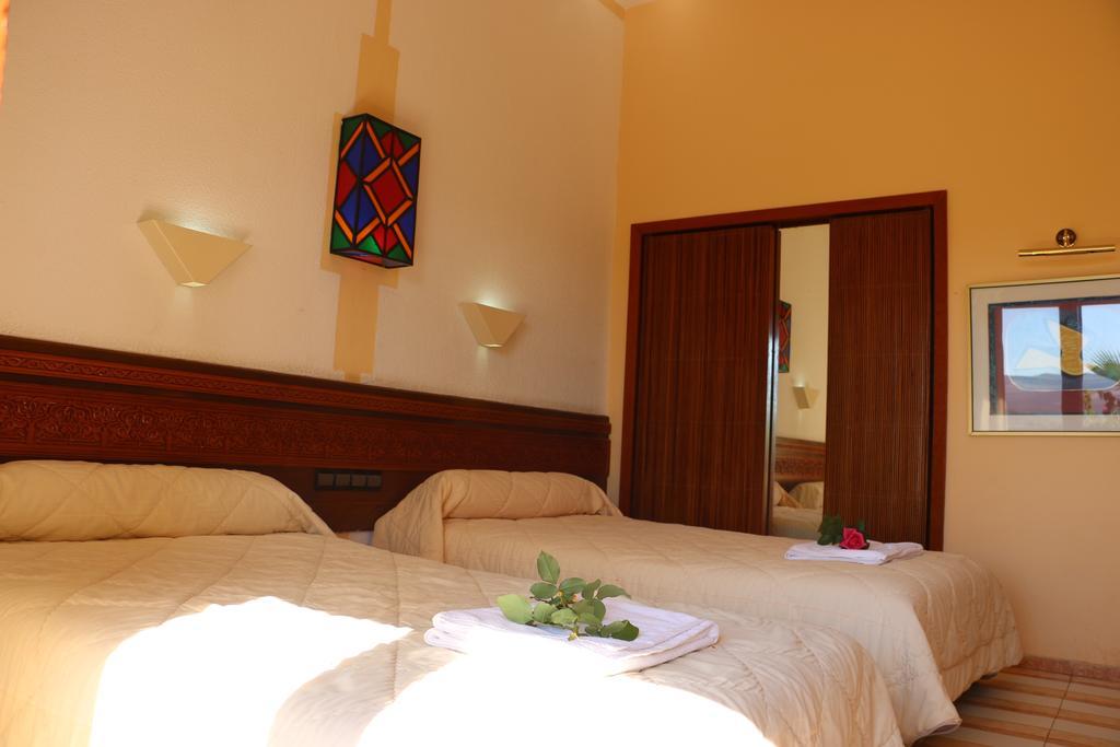 Sidi Harazem Hotel ภายนอก รูปภาพ