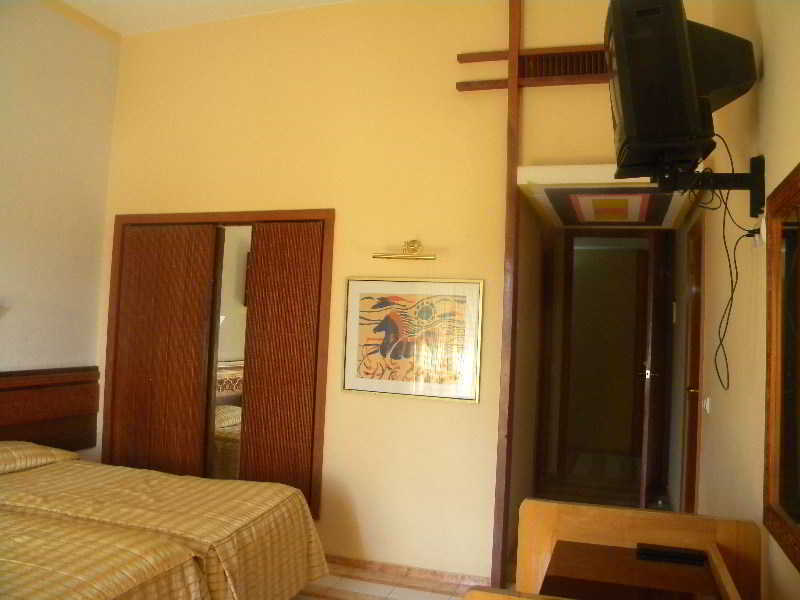 Sidi Harazem Hotel ภายนอก รูปภาพ