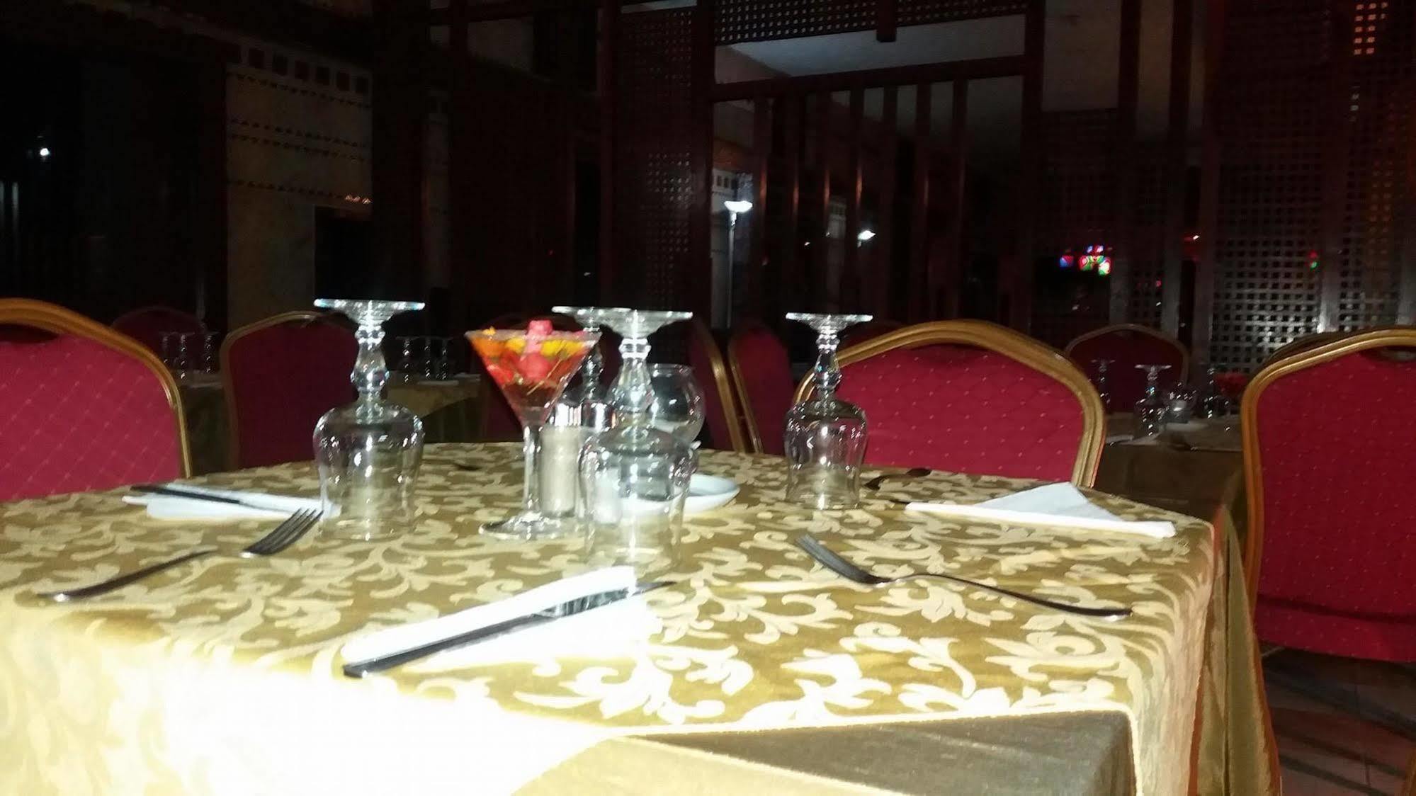 Sidi Harazem Hotel ภายนอก รูปภาพ