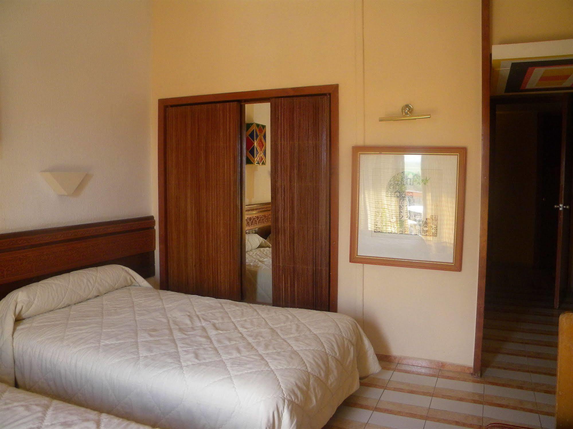 Sidi Harazem Hotel ภายนอก รูปภาพ